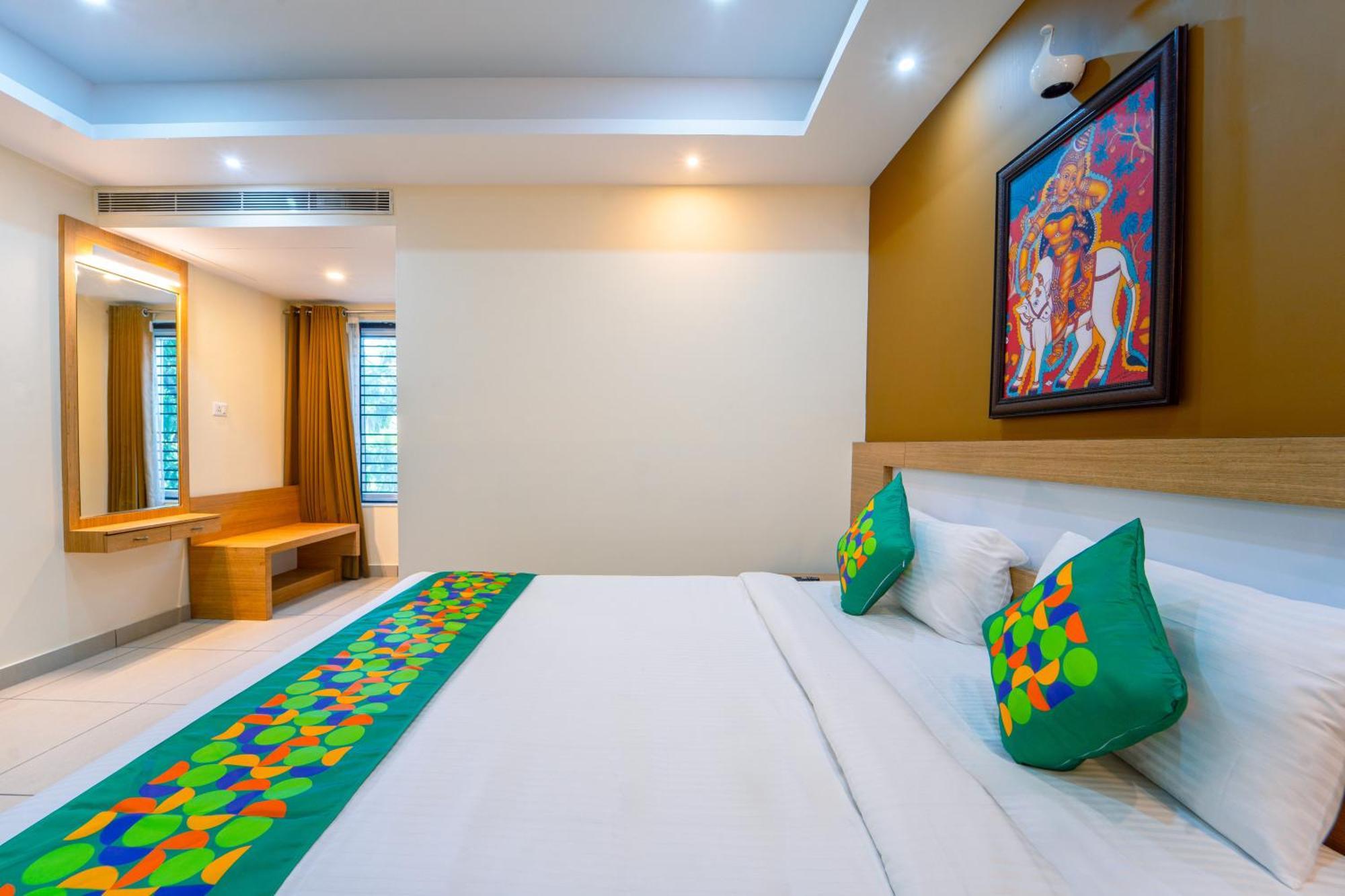 Treebo Sree Varshavilas Regency, 2 Mins From Guruvayoor Temple Guruvāyūr Exterior foto